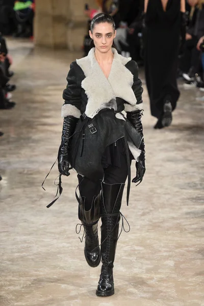 Look 31